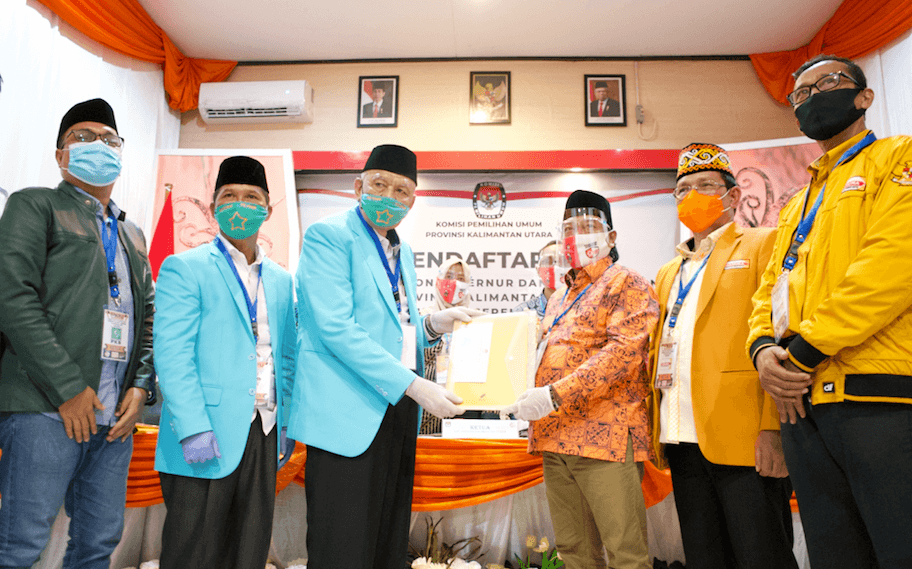 Pasangan U2 saat menyampaikan syarat pencalonan dan syarat calon ke KPU Provinsi Kaltara, Minggu (6/9/2020)