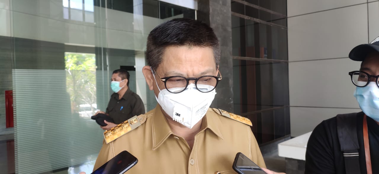 Gubernur Petahana Irianto Lambrie
