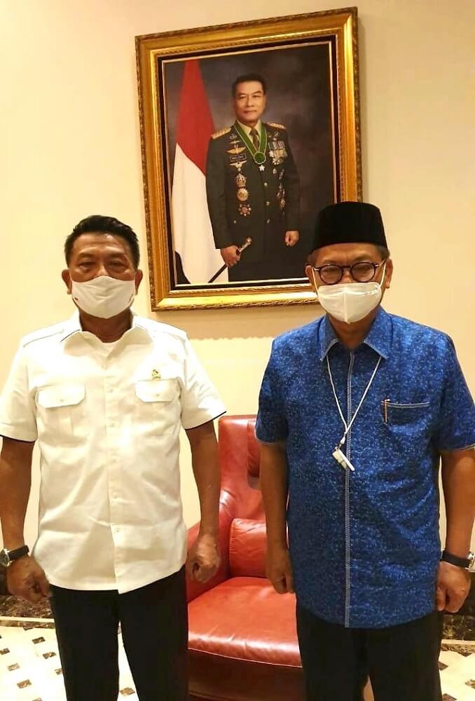Gubernur Kaltara, Dr H Irianto Lambrie bersama KSP Jend TNI (Purn.) Moeldoko, baru-baru ini
