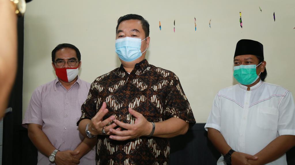 Pjs Gubernur Kaltara, H Teguh Setyabudi usai mengikuti pertemuan informal dengan KPU dan Bawaslu, Sabtu (26/9) malam.