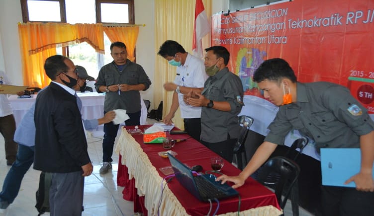 Kegiatan FGD penyusunan rancangan teknokratik RPJMD Provinsi Kaltara 2022-2026 secara virtual di aula Kantor Kecamatan Krayan, Nunukan, belum lama ini.
