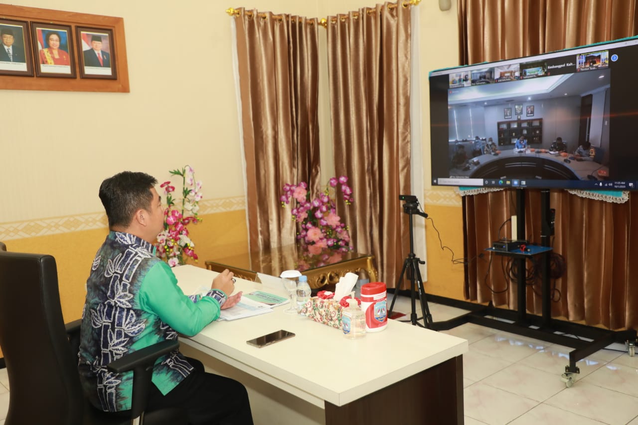 Pjs Gubernur Kaltara Teguh Setyabudi saat memimpin rapat koordinasi penyelenggaraan Pilkada Serentak 2020 dengan seluruh pemerintah daerah di Kaltara secara virtual