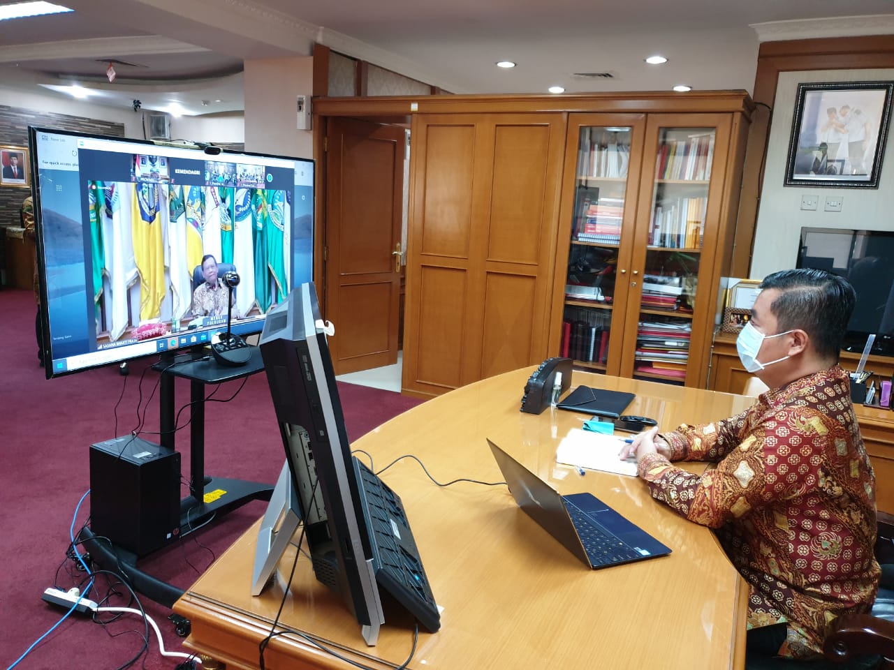 Pjs Gubernur Kaltara teguh setyabudi saat mengikuti Rakor
