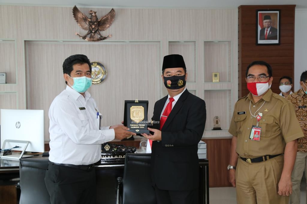 Pjs Gubernur Kaltara Teguh Setyabudi saat bersilaturahmi dengan jajaran pimpinan BPK Perwakilan Kaltara 