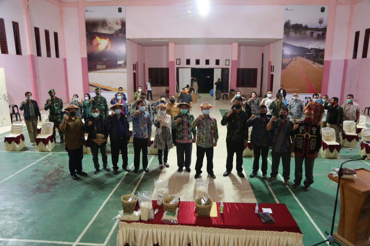 Pjs Gubernur Kaltara saat bersilaturahmi dengan Masyarakat di Krayan
