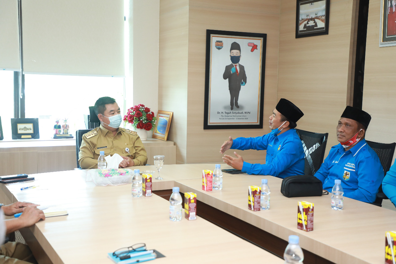 Pjs Gubernur Kaltara Teguh Setyabudi saat  menerima kunjungan audensi pengurus KNPI

