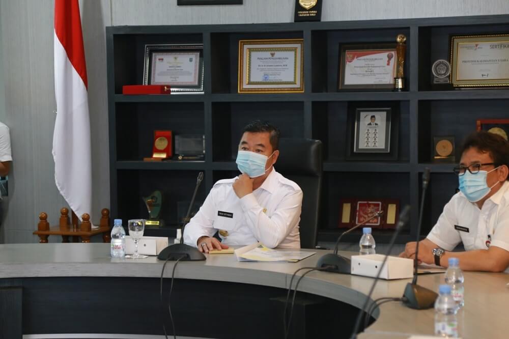 Pjs Gubernur Kaltara Teguh Setyabudi bersama BKD Kaltara saat membahas Netralitas ASN