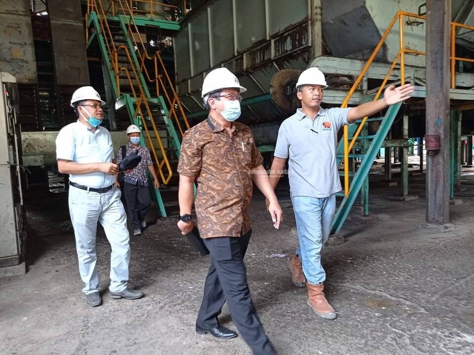 Plt Kepala DPMPTSP Kaltara Faisal Syabaruddin saat melakukan kunjungan kerja ke salah satu perusahaan di Kaltara, baru-baru ini