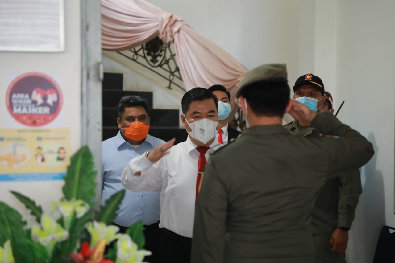Pjs Gubernur Kaltara Teguh Setyabudi saat memasuka kantor Satpol PP Kaltara