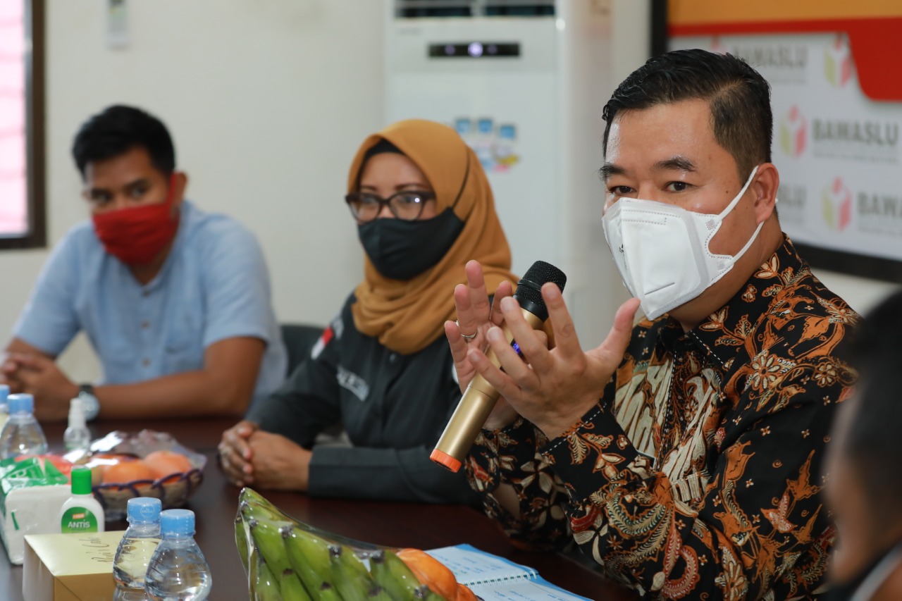 Pjs Gubernur saat berkunjung ke Bawaslu Kaltara