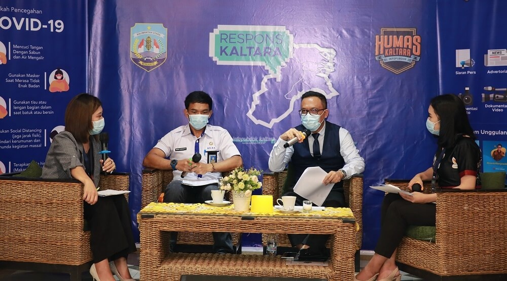 Denny Harianto, Plt Kepala BPKAD Kaltara dan Indra Soeparjanto, Kakanwil Ditjen Perbendaharaan Kaltara saat menjadi narasumber Respons Kaltara, Rabu (4/11) siang