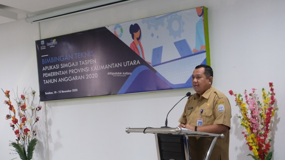 Kabid Perbendaharaan BPKAD Kaltara, Herdiansyah saat membuka Bimtek Pelaksanaan Penatausahaan Gaji PNSD Bagi Bendaharawan di Lingkungan Pemprov Kaltara, Selasa (10/11)