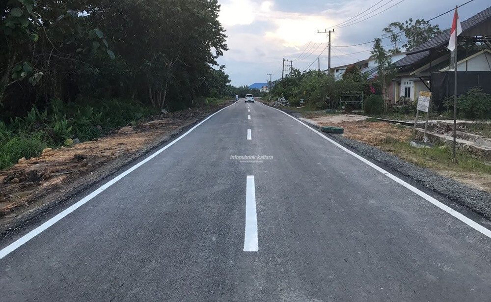 Kondisi jalan menuju Bapelkes Bulungan, yang didanai APBD Kaltara 2020 pasca tuntas diaspal 100 persen
