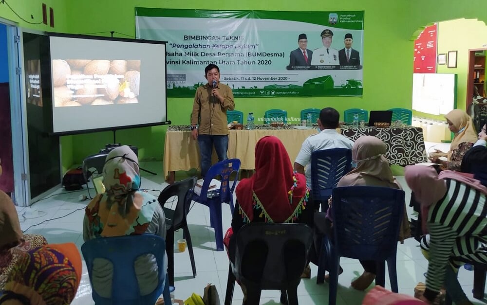 Bimtek pengolahan kelapa dalam di kantor BUMDesma Karang Unarang, Desa Padaidi, Sebatik, Nunukan, Rabu (11/11) lalu