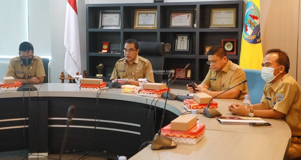 Sekprov Kaltara, H Suriansyah saat membuka HLM TPID se-Provinsi Kaltara secara virtual, Selasa (22/12)