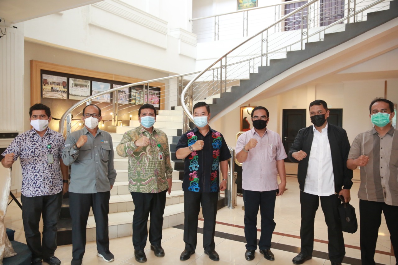 Tim Kemenkes saat berfoto bersama Pjs Gubernur Kaltara Teguh Setyabudi