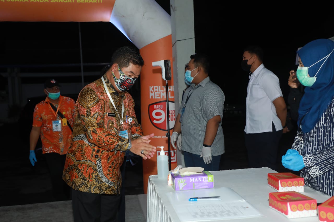 Pjs Gubernur Kaltara Teguh Setyabudi saat menghadiri debap publik ketiga Pilgub/Pilwagub Kaltara