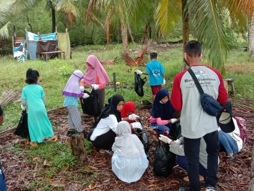 Kegiatan bersih pantai yang digelar DKP Kaltara di Pantai TPI Pulau Bunyu, 28 November lalu