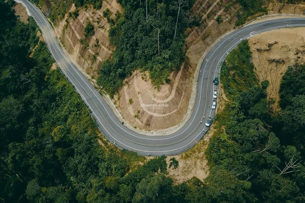 Kondisi jalan di wilayah Malinau-Long Semamu yang sudah teraspal mulus