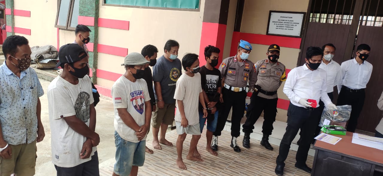 Polisi akhirnya tetapkan 4 orang tersangka dalam kasus judi sabung ayam. (Foto : Dicky)