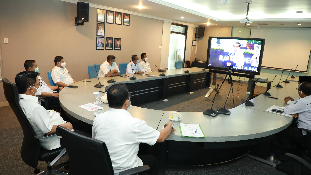 Rapat Terbatas Penanganan Pandemi Covid-19 dan Rencana Pelaksanaan Vaksinasi 
