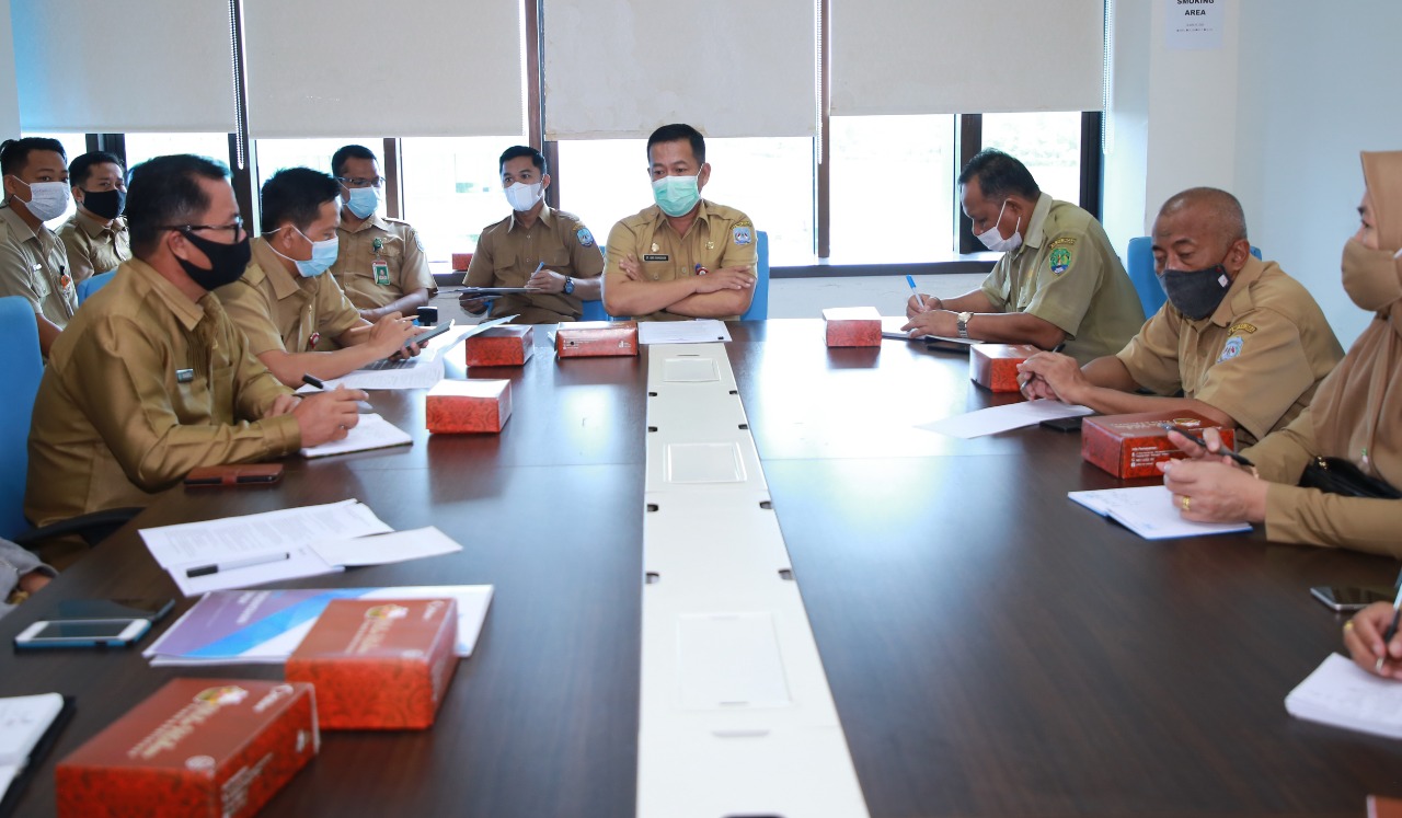 Asisten Pemerintahan dan Kesra Datu Iqra Ramadhan memimpin rapat persiapan pelantikan di Ruang Rapat Lt 4 Setprov Kaltara, Selasa (26/1/2021)