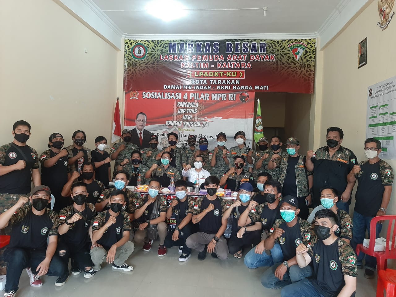 Foto Bersama : Deddy Sitorus bersama anggota LPDKT-KU