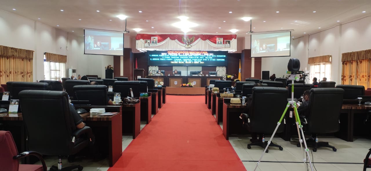 Rapat paripurna yang digelar siang tadi. (Foto : kickoy)