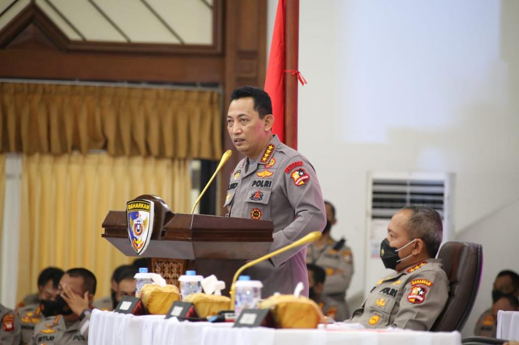 Kapolri Jenderal Polisi Listyo Sigit Prabowo saat membuka rakernis Baharkam Polri tahun 2021, Selasa (16/3/2021).
