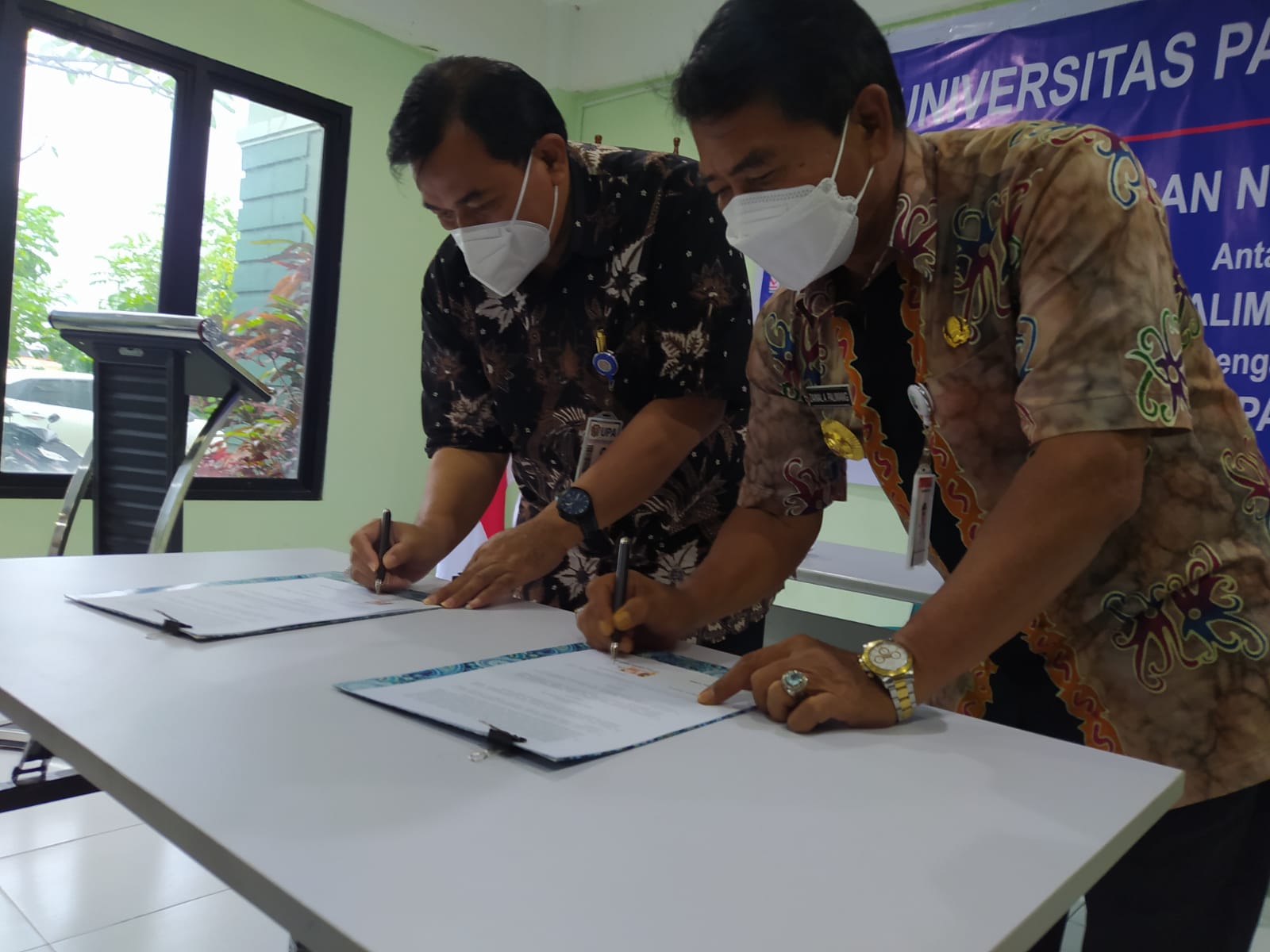 Penandantanganan MoU antara Pemprov Kaltara dengan Universitas Patria Artha (UPA) oleh Gubernur Zainal A.Paliwang dan Rektor UPA Basiran Lubis di Kabupaten Gowa, Jumat (19/3/2021)