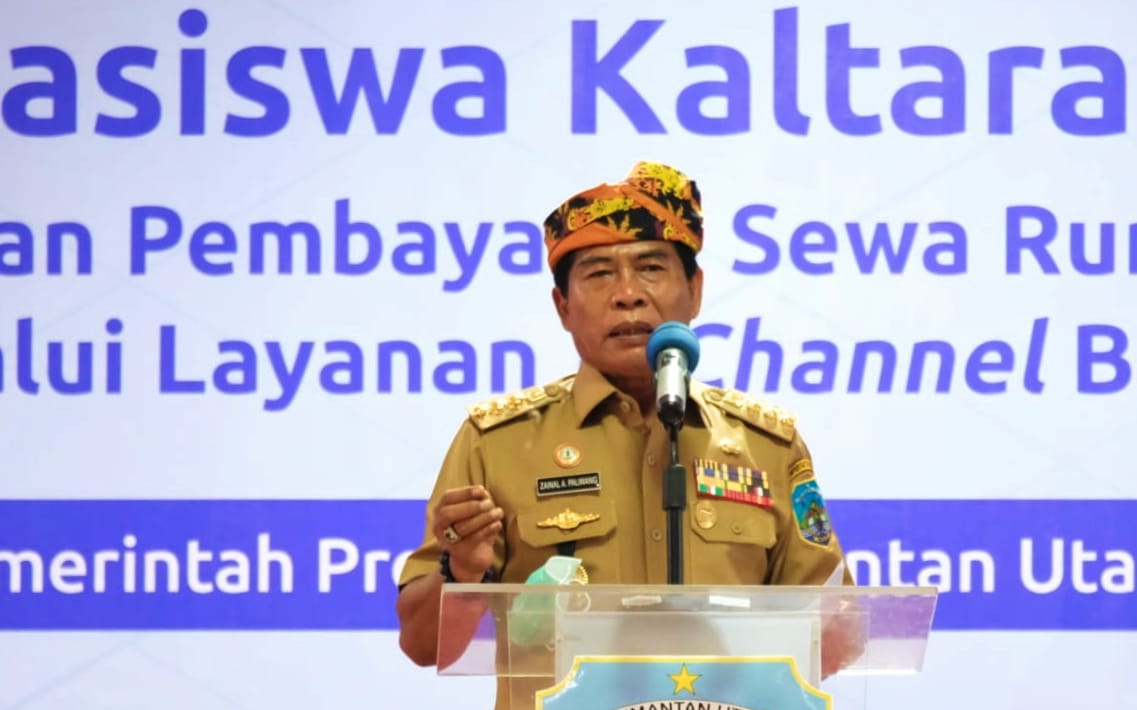 Gubernur Drs H. Zainal A.Paliwang, SH, M.Hum saat meresmikan Program Beasiswa Kaltara Unggul di Kampus UB Tarakan, belum lama ini. (Foto: Dok Adpim)
