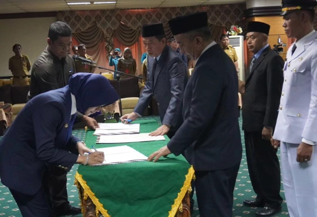 
Bupati Nunukan Hj Asmin Laura Hafid melaksanakan pelantikan terhadap ratusan ASN di Lingkungan Pemkab Nunukan, pada (4/3/2024).