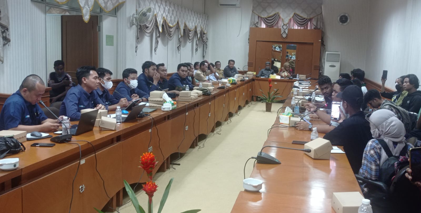 DPRD Nunukan memfasilitasi RDP antara Aliansi Peduli PLN dengan dengan perwakilan PLN UP3 Kaltara, PLN UPDK Tarakan, PLN ULP Nunukan dan PLTD Sei Bilal dan perwakilan Pemkab Nunukan pada Selasa, (9/1/2024).